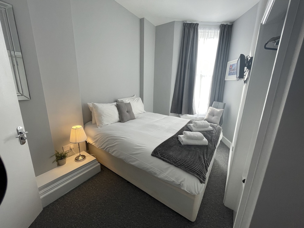 Habitación estándar doble, baño privado del hotel Ravna Gora. Foto 1