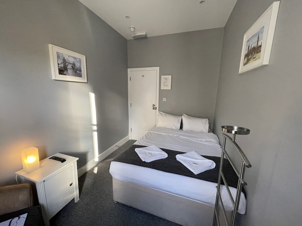Habitación básica doble, baño compartido del hotel Ravna Gora