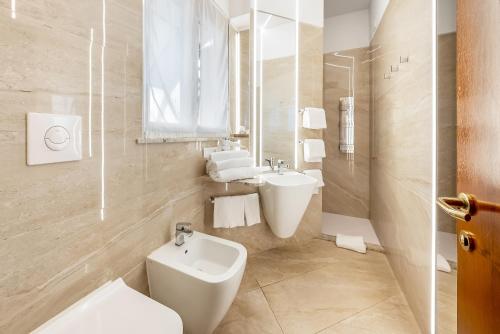 2 Habitaciones comunicadas con baño compartido del hotel Abacus. Foto 6