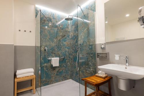 Habitación Triple Confort del hotel Abacus. Foto 4