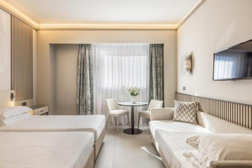 Habitación Triple Confort del hotel Abacus. Foto 5