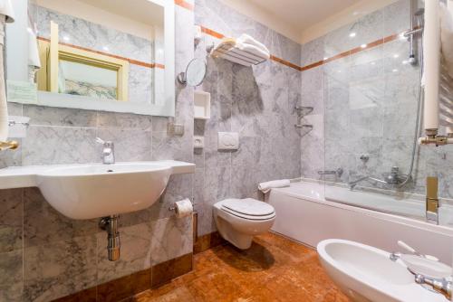 Habitación Doble Estándar - 1 o 2 camas del hotel Art Atelier. Foto 4
