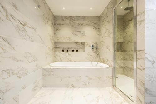 Habitación Quíntuple del hotel Trevi Collection. Foto 3