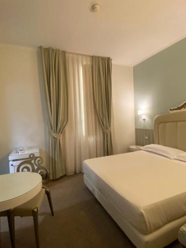 Habitación Doble Clásica del hotel JR Hotels Oriente Bari