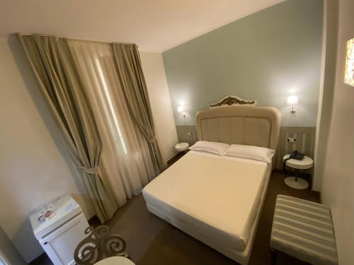 Habitación Doble Clásica del hotel JR Hotels Oriente Bari. Foto 5
