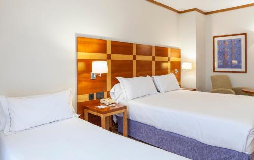 Alojamiento Doble con cama supletoria del hotel Senator Parque Central. Foto 3
