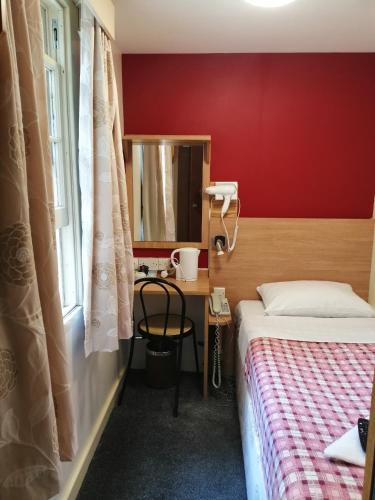 Habitación Individual con ducha y aseo privados del hotel Colliers. Foto 2