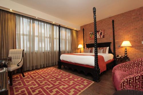 Habitación Doble Estándar con cama grande - adaptada para personas de movilidad reducida del hotel Indigo London Tower Hill, An Ihg. Foto 1