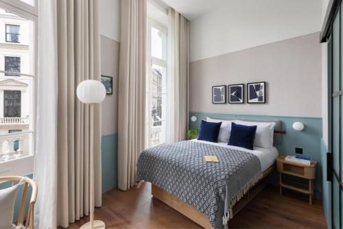Habitación Amplia del hotel Inhabit Queens Garden. Foto 3