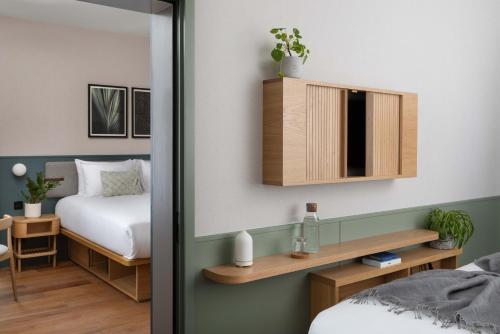 Suite Familiar del hotel Inhabit Queens Garden. Foto 4