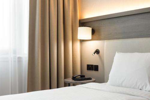 Executive Twin Room with Two Single Beds and Sofa Bed del hotel AC Birmingham NEC & Airport. Foto 2
