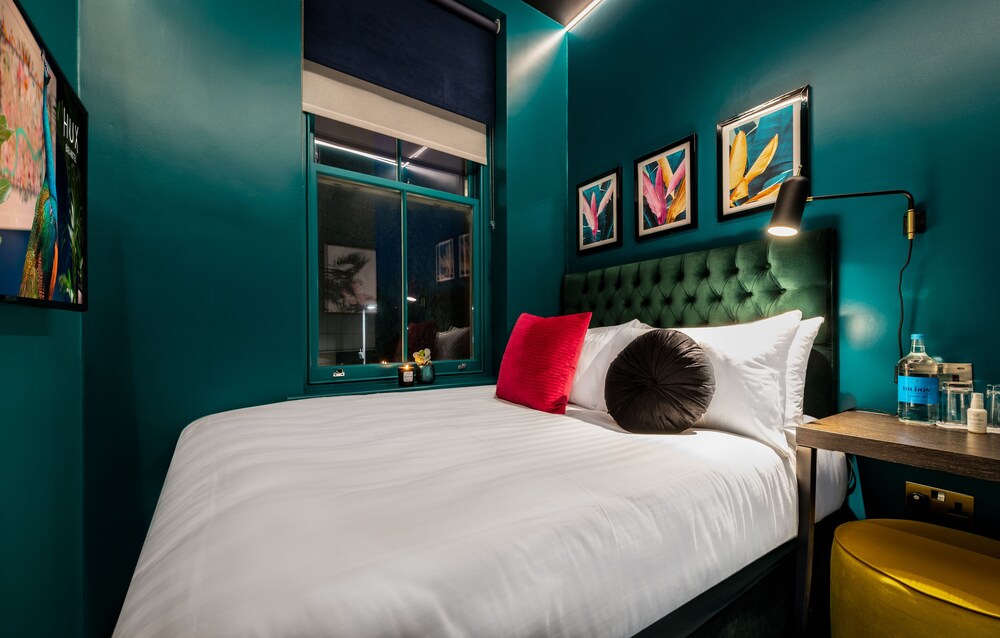 Petite del hotel Hux
