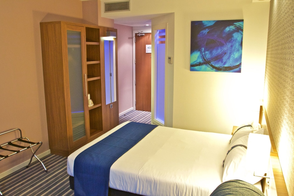 Habitación estándar, 1 cama doble con sofá cama del hotel Holiday Inn Express Campo De Gibraltar - Barrios, An Ihg. Foto 2
