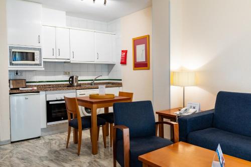 Apartamento Clásico de 2 dormitorios del hotel Ramada Hotel and Suites by Wyndham Costa del Sol Fuengirola. Foto 6