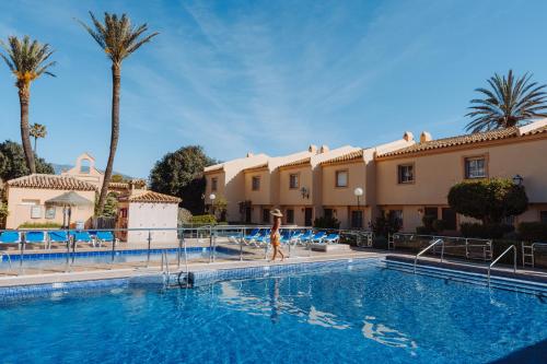 Apartamento Clásico de 2 dormitorios del hotel Ramada Hotel and Suites by Wyndham Costa del Sol Fuengirola. Foto 1