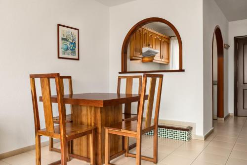 Apartamento Clásico de 2 dormitorios con vistas al mar del hotel Ramada Hotel and Suites by Wyndham Costa del Sol Fuengirola. Foto 7