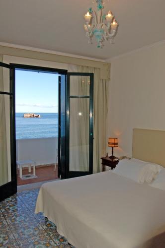 Habitación Doble con vistas al mar - 1 o 2 camas del hotel Lido Mediterranee. Foto 7