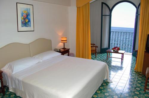 Habitación Doble Confort con vistas al mar - 1 o 2 camas del hotel Lido Mediterranee. Foto 8