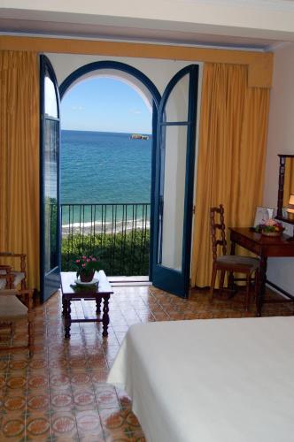 Habitación Doble Confort con vistas al mar - 1 o 2 camas del hotel Lido Mediterranee. Foto 11