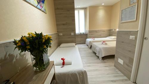 Habitación Triple Clásica del hotel Eurohotel. Foto 7