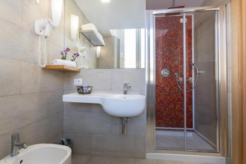 Habitación Triple Premium del hotel Eurohotel. Foto 1