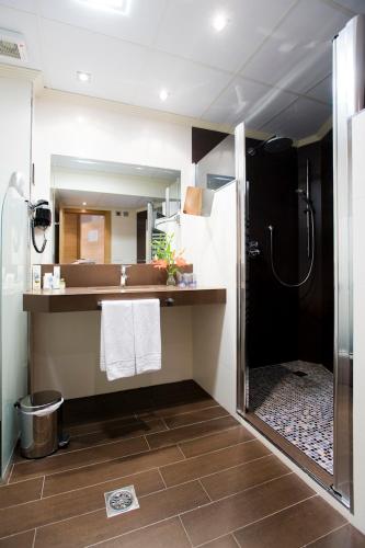 Habitación Doble Deluxe con ducha del hotel El Churra. Foto 4