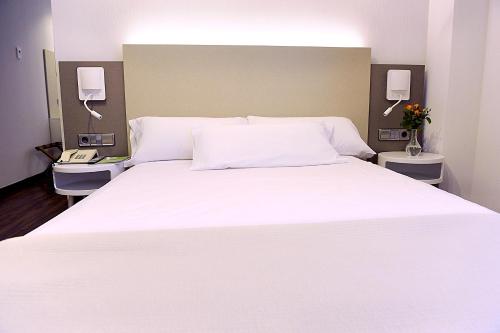 Habitación Triple Clásica del hotel El Churra. Foto 6