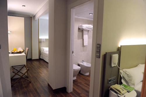 Habitación Triple Clásica del hotel El Churra. Foto 9
