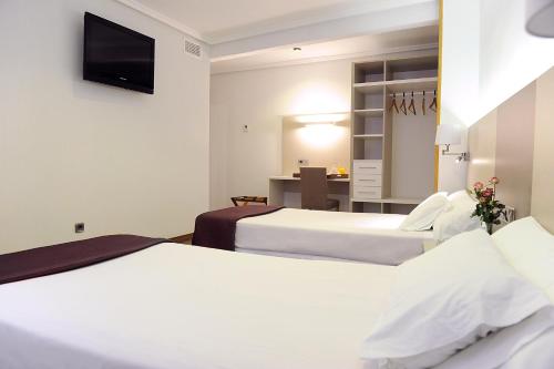 Habitación Triple Clásica del hotel El Churra. Foto 11