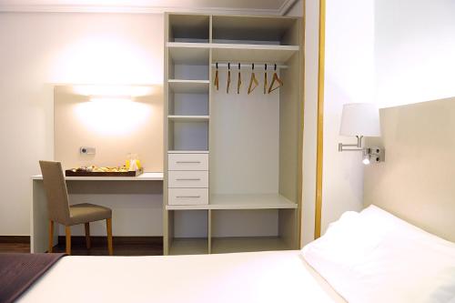 Habitación Triple Clásica del hotel El Churra. Foto 13