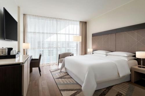Habitación Clásica con cama extragrande del hotel Sheraton Milan Malpensa Airport and Conference Center