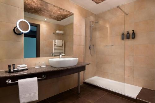 Habitación Doble Deluxe - 2 camas del hotel Sheraton Milan Malpensa Airport and Conference Center. Foto 6