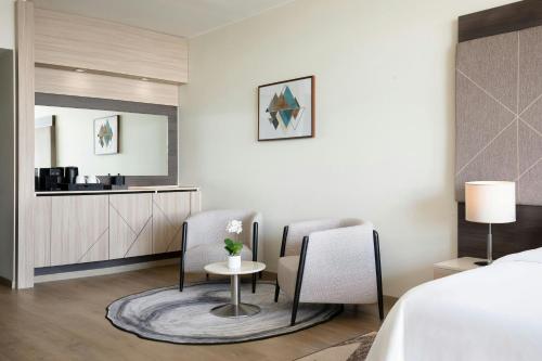 Suite Junior del hotel Sheraton Milan Malpensa Airport and Conference Center. Foto 2