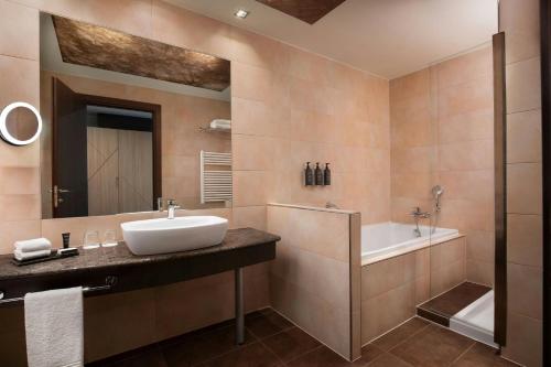 Suite Junior del hotel Sheraton Milan Malpensa Airport and Conference Center. Foto 4