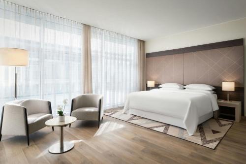 Suite Junior del hotel Sheraton Milan Malpensa Airport and Conference Center. Foto 3