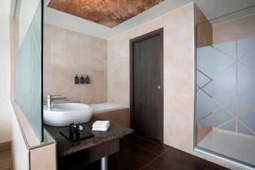 Suite Junior del hotel Sheraton Milan Malpensa Airport and Conference Center. Foto 4