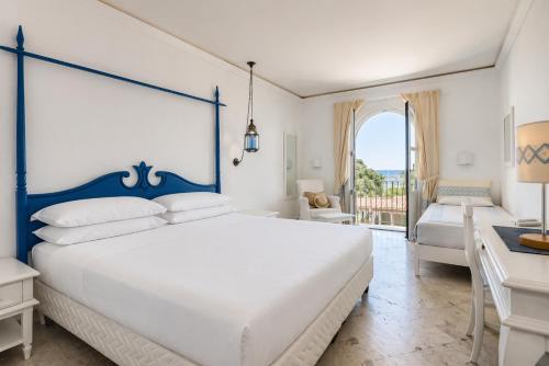 Habitación Familiar con vistas al mar del hotel Sighientu Resort. Foto 1