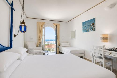 Habitación Familiar con vistas al mar del hotel Sighientu Resort. Foto 3