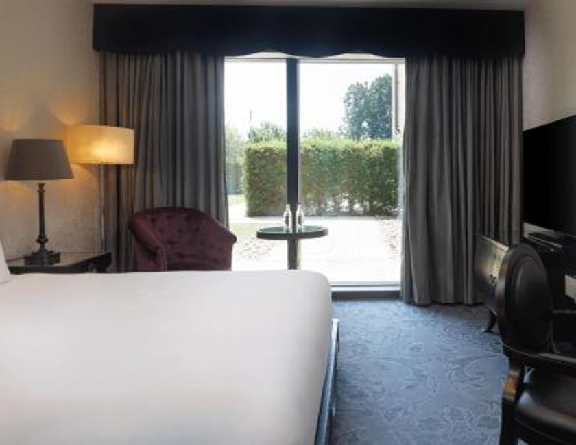 Habitación doble Balcón o Terraza 1 Cama queen Normal del hotel Hilton London Syon Park. Foto 3