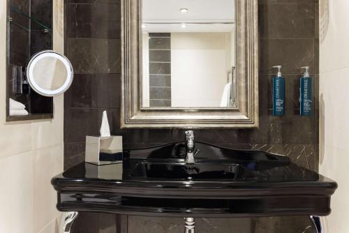 Habitación adaptada para personas de movilidad reducida - 1 cama grande del hotel Hilton London Syon Park