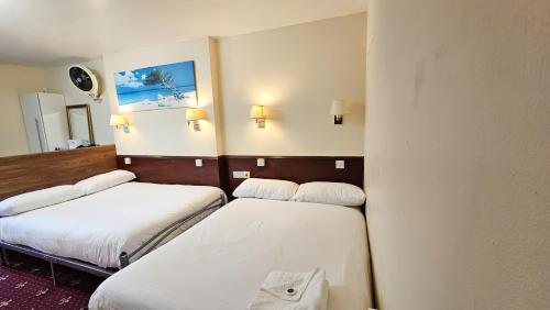 Habitación Triple del hotel Hyde Park Court
