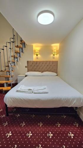 Habitación cuádruple del hotel Hyde Park Court. Foto 2