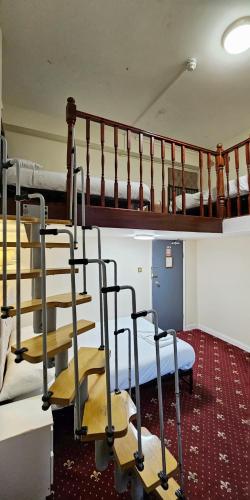 Habitación cuádruple del hotel Hyde Park Court. Foto 7