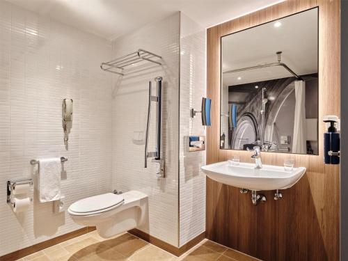 Habitación Estandar del hotel Radisson Blu , Hamburg Airport. Foto 4