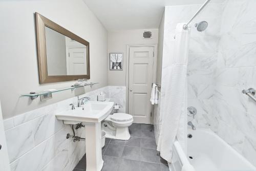 Habitación Superior con cama extragrande del hotel 3 West Club. Foto 3