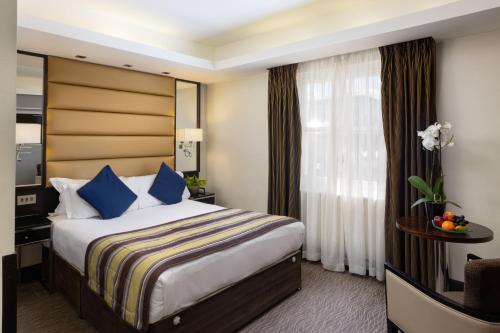 Habitación Hyde Park Club doble del hotel Park Grand Mayfair. Foto 1