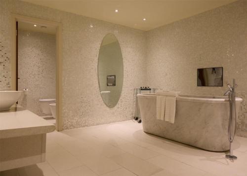 Suite de 2 dormitorios del hotel The May Fair, A Radisson Collection , Mayfair London. Foto 2