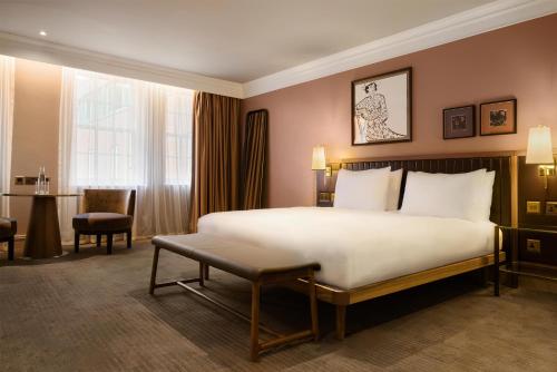 Habitación Superior Collection del hotel The May Fair, A Radisson Collection , Mayfair London. Foto 1