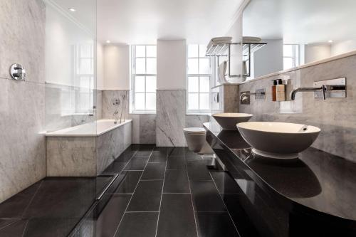 Habitación Colección Deluxe del hotel The May Fair, A Radisson Collection , Mayfair London. Foto 3