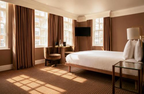 Habitación Colección Deluxe del hotel The May Fair, A Radisson Collection , Mayfair London. Foto 3
